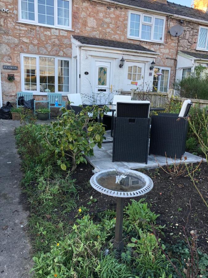 Welsh Country Cottage In Beautiful Village Llandudno Junction Kültér fotó