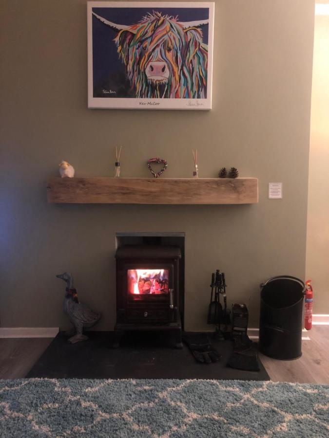Welsh Country Cottage In Beautiful Village Llandudno Junction Kültér fotó